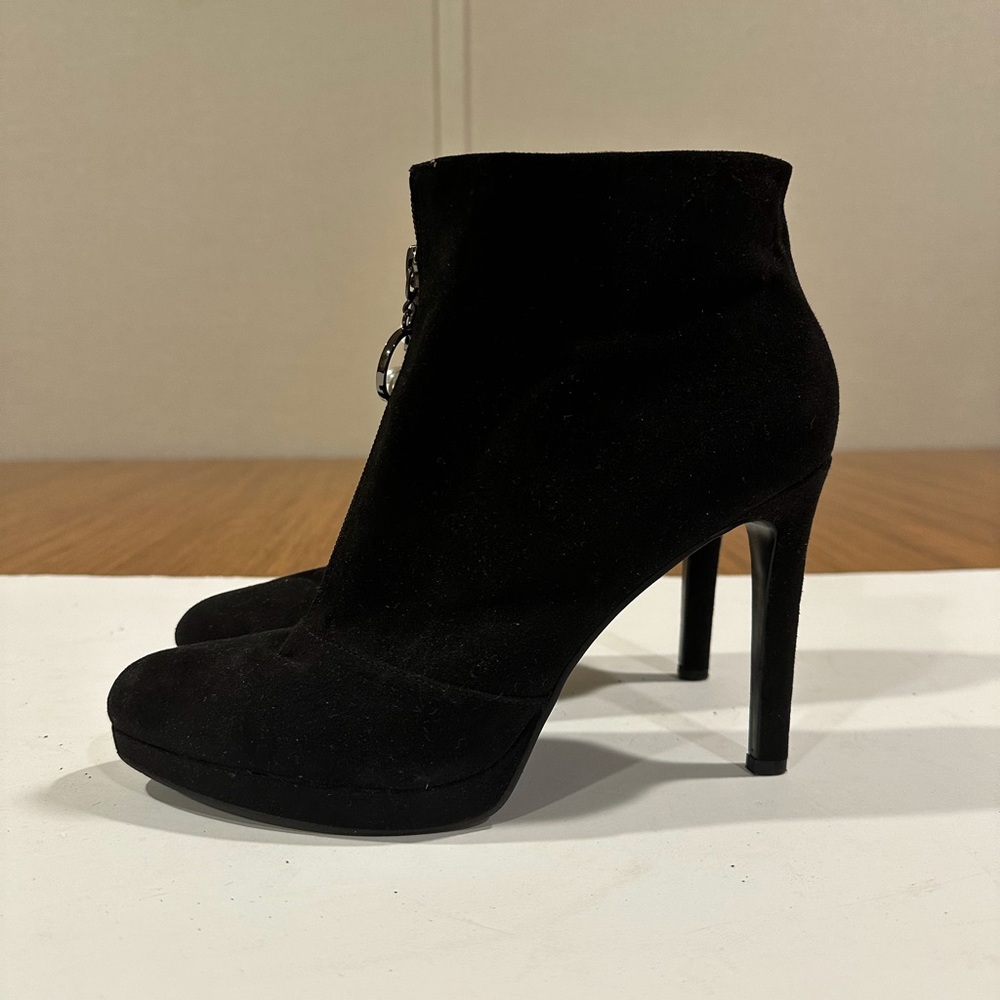 NINE WEST Black Pearl Front Zip Heels